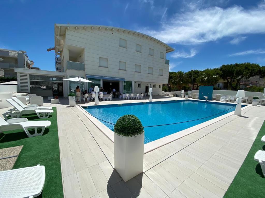 Elite Boutique Hotel Roseto Degli Abruzzi Exteriör bild